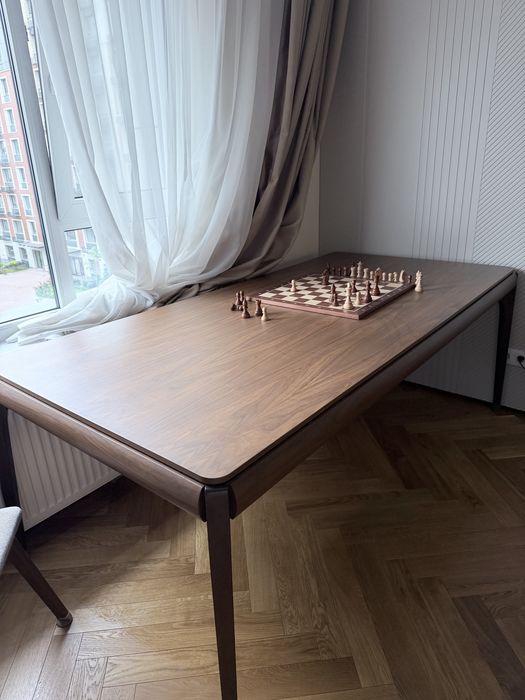 Продам обеденный деревянный стол