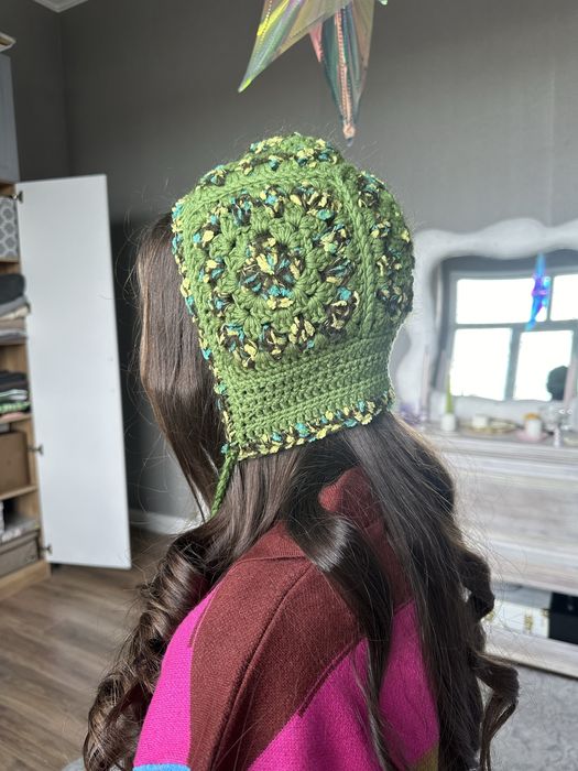 Вязанные чепчики ручной работы