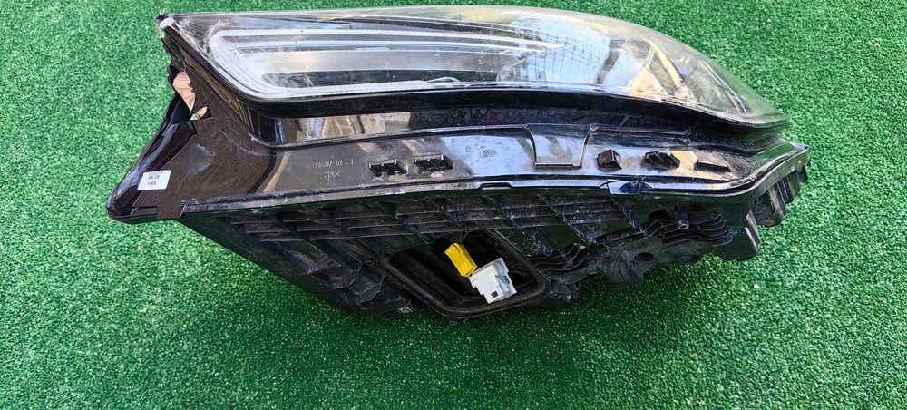 Фар за Mercedes GT X290 / Мерцедес ГТ Х290