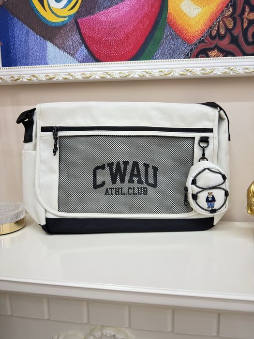 В наличии сумки от WHO.A.U