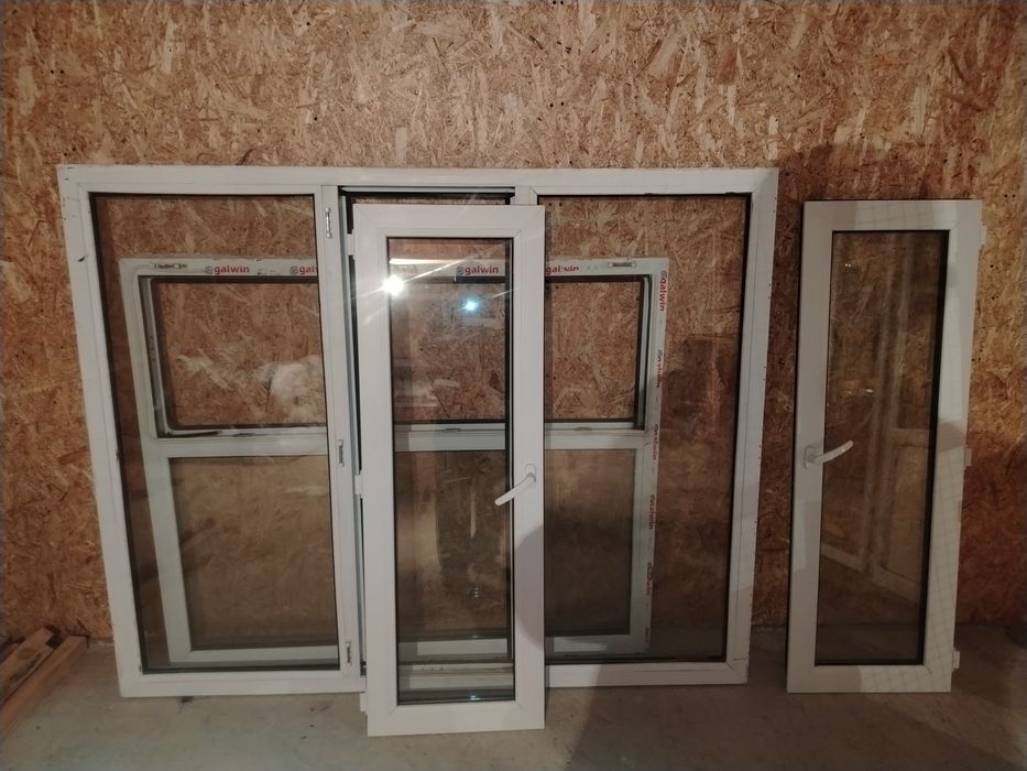 Продам пластиковые окна по 15 тысяч, каждая