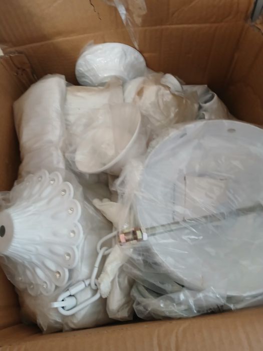 Новая люстра в коробке