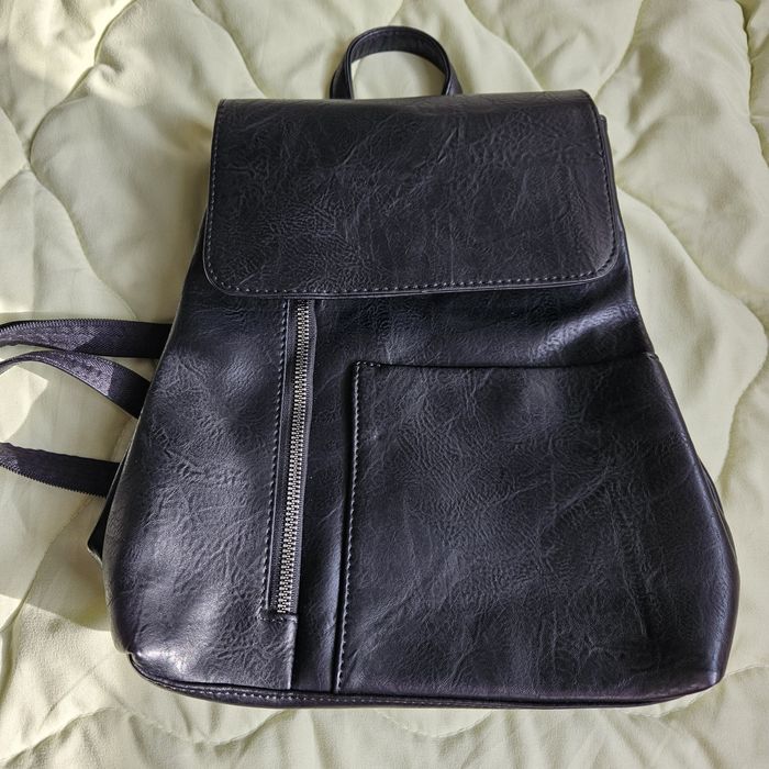 Дамска кожена малка раница,Нова.15€