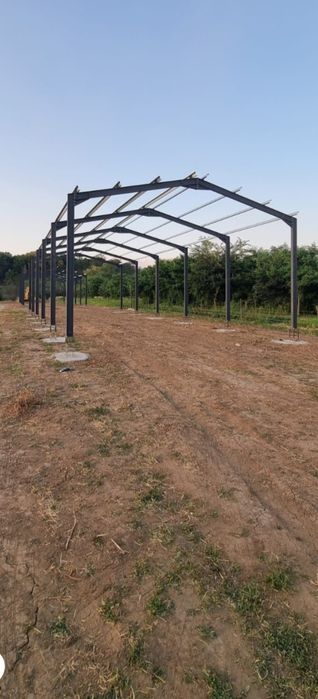 Vand hala pe structura metalica