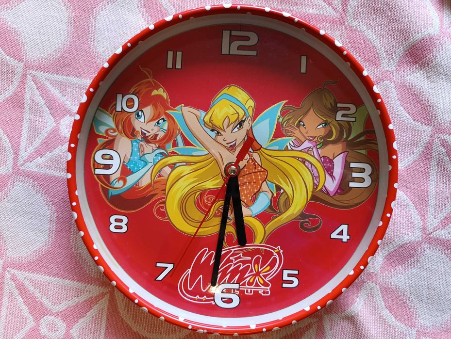 Детска платка за игра тип дворец и подарък ст. часовник " Клуб Winx"