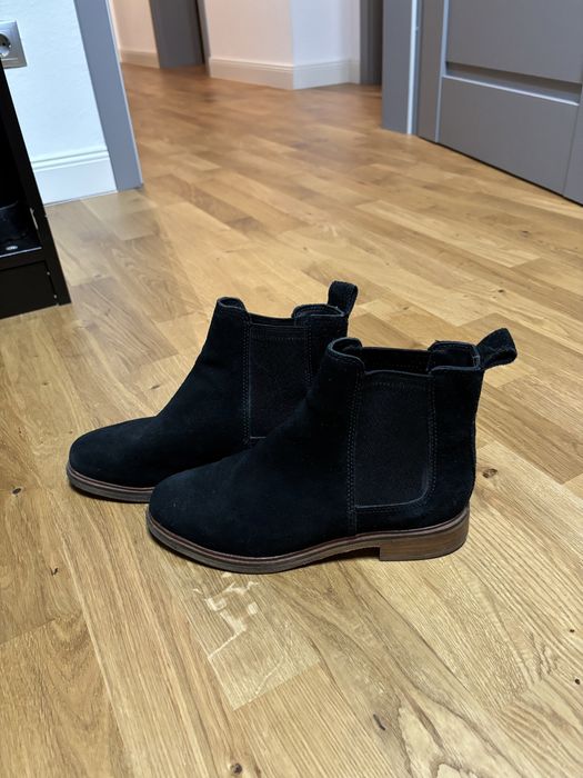 Ghete / botine Clarks piele intoarsa, marimea 37