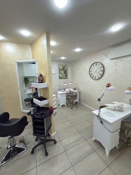 Inchiriez salon