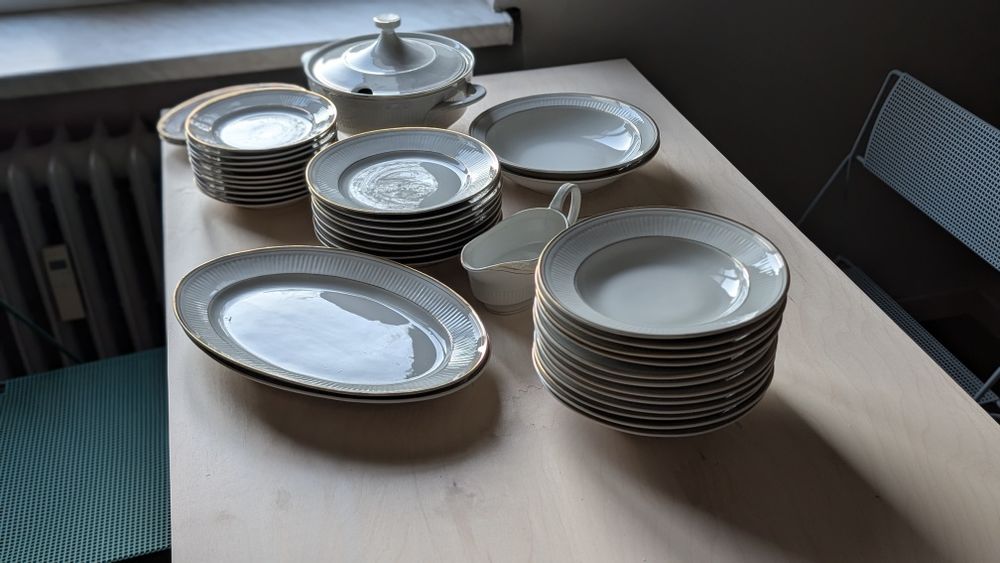 Порцеланов сервиз