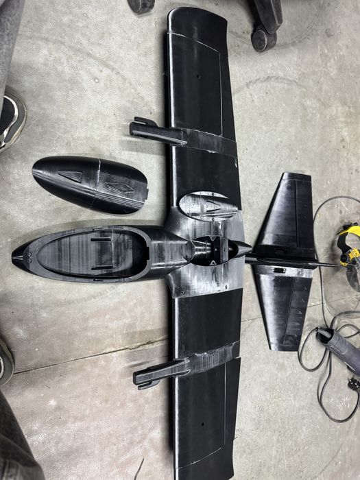 Продам модель самолета