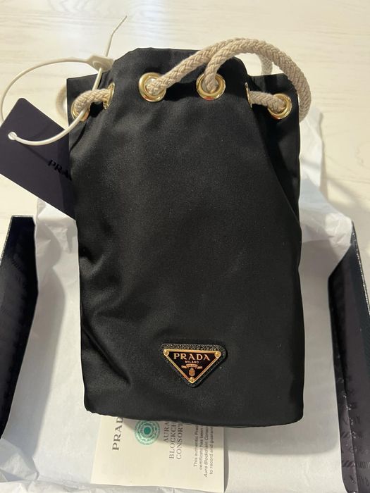Маркова чанта Prada