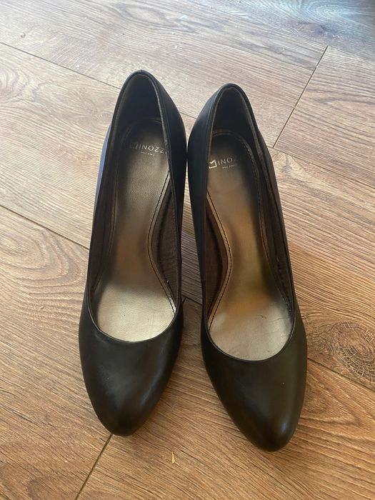 Чисто нови обувки от естествена кожа