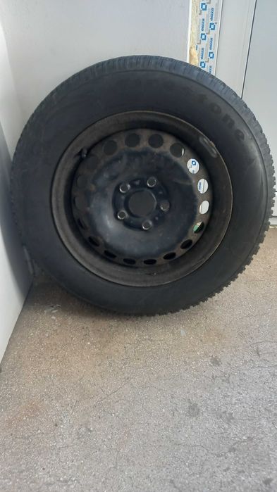 Set 4 Roti cu anvelope de iarna pentru VW Golf 5, jante otel, 15 inch