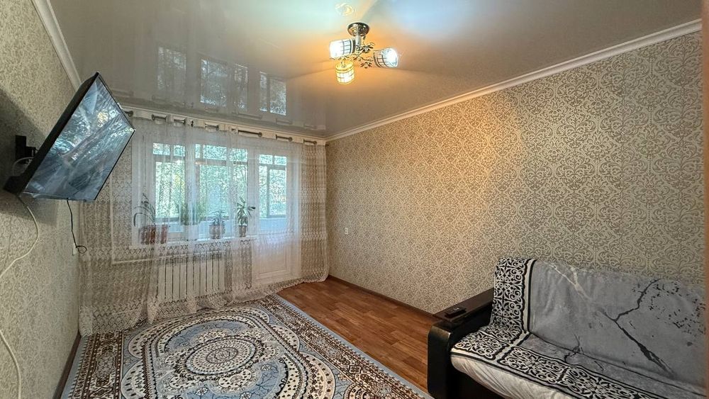 Продаётся 2х комнатная на 2 этаже ходы раздельные ул. Абая 52