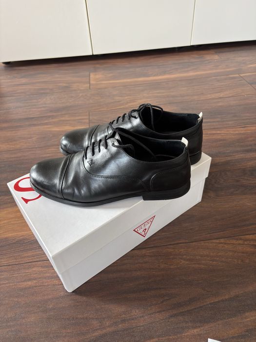 Pantofi piele Guess