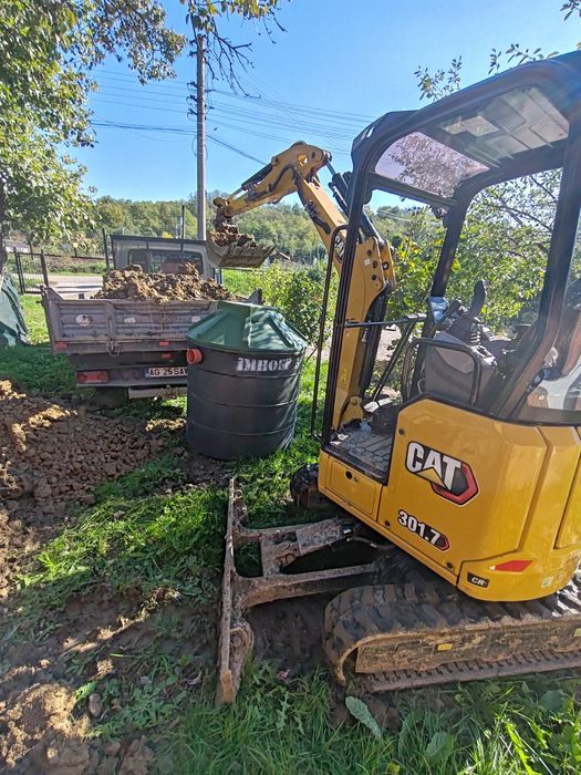 Inchiriez miniexcavator cu operator pentru diferite activități picon