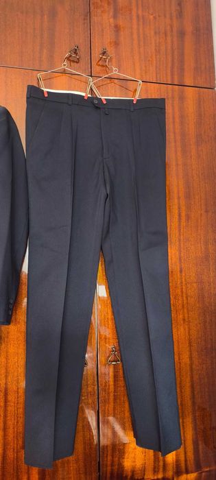 Мъжки тъмно син костюм размер 56 (2XL)