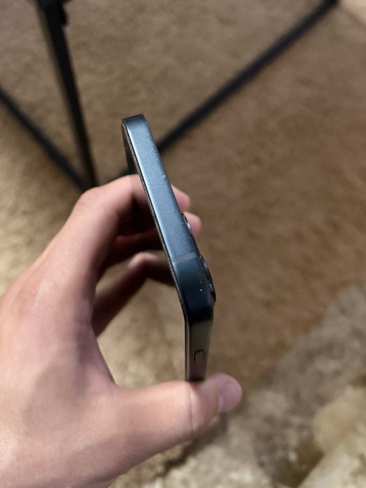 Vand iphone 13 in stare aproape perfecta