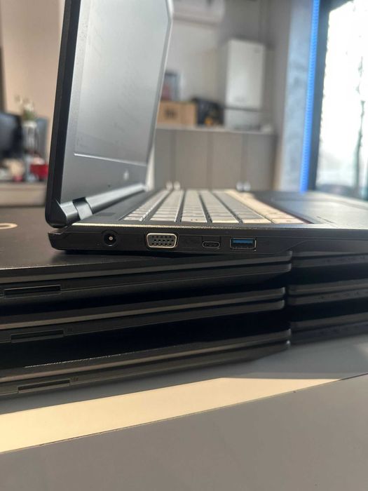 Fujitsu Lifebook E559-i5-8265U-16gb Ram-512Gb Ssd