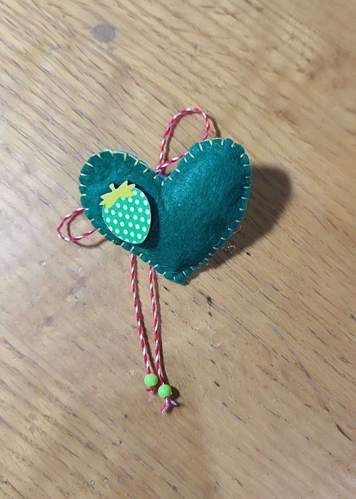 мартеница - брошка