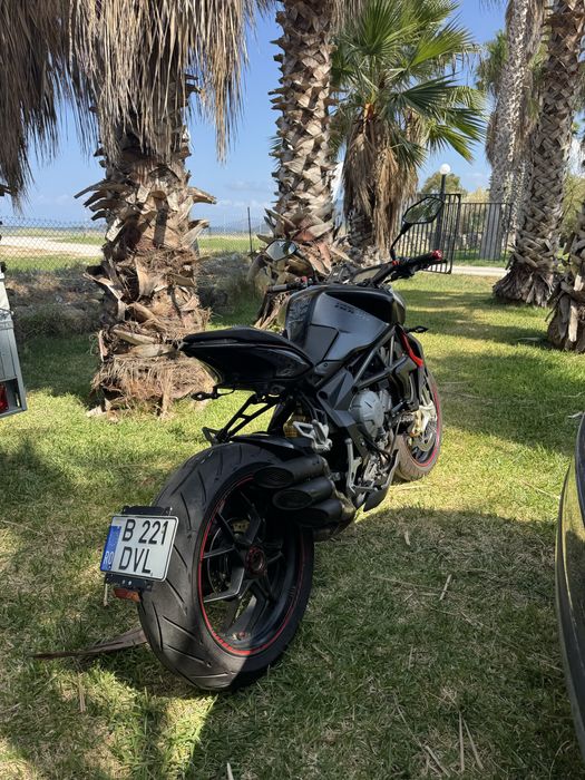 MV Augusta Brutale Dragster 800RR nu Ducati / Aprilia