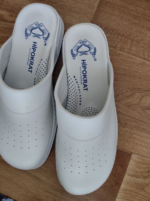 медицинскш чехли бяли