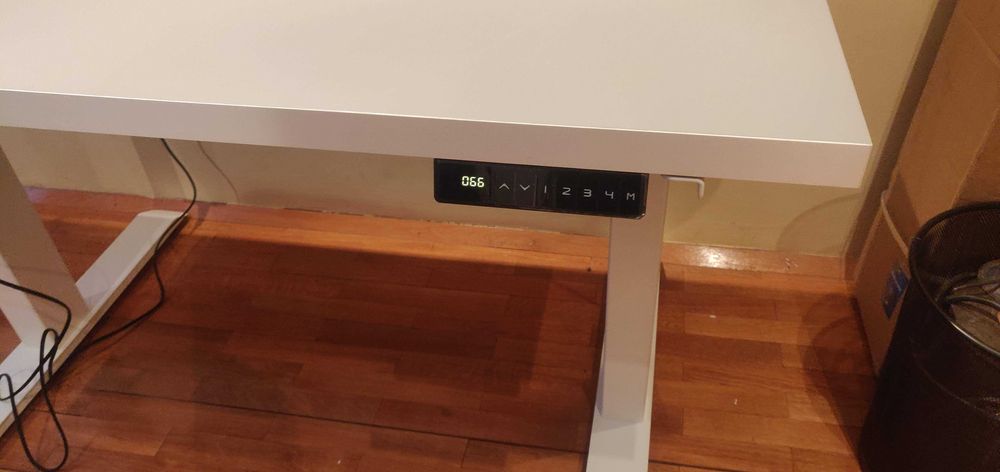 Ергономично електрическо бюро с два мотора