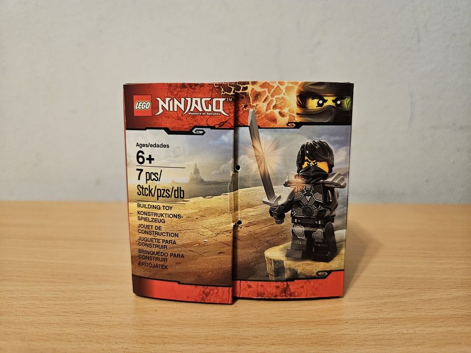 Lego ninjago 5004393 минифигурка cole stone armour
Изпращам със спиди или еконт,