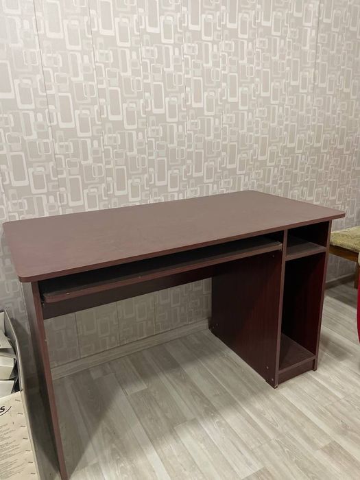 Комплект стол и шкаф