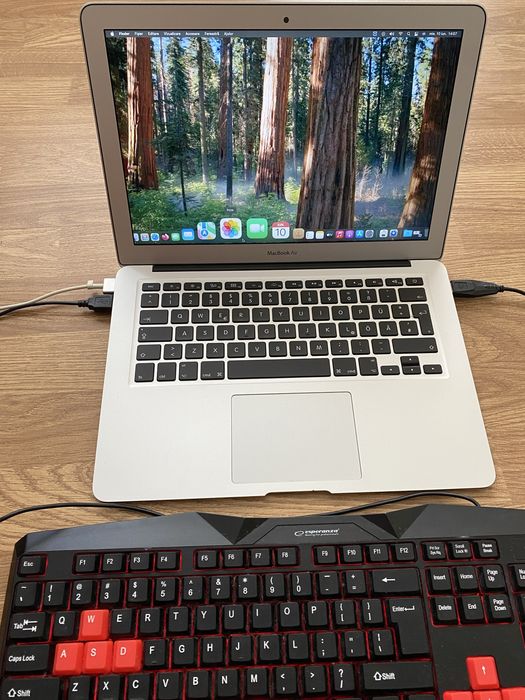 Laptop MacBook Air Slim intel core i5,Display 13,3 inch led,8gb ram,SSD 130gb m.Citeste anuntul