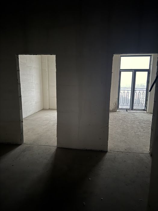 Продаётся 4- комнатная квартира в новостройке