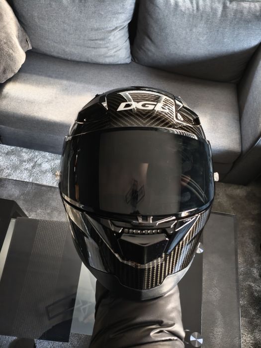 Каска за мотор карбонова