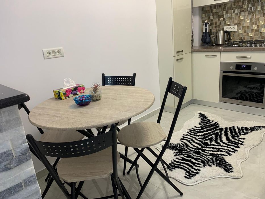 De vanvare apartament cu terasa si parcare