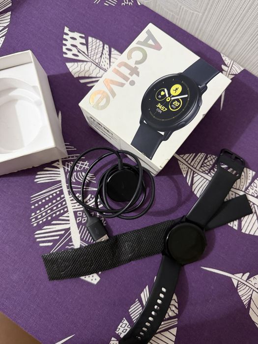 Продам смарт часы Samsung Galaxy Watch Active