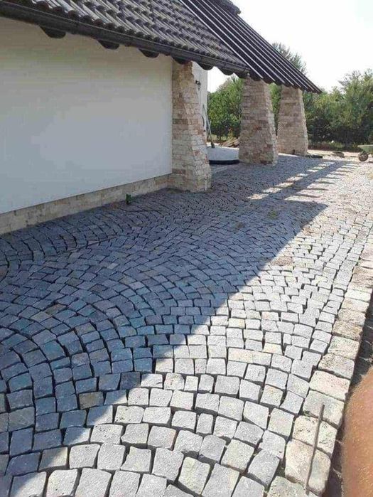 Piatra cubica ma deplasez în toată tara