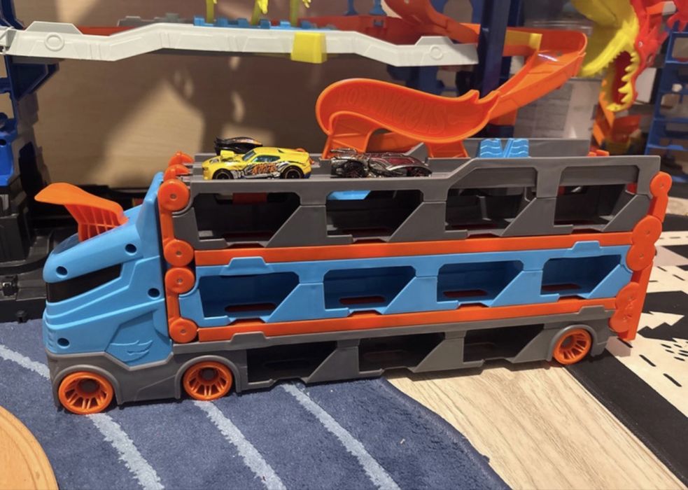Camion Pista Lansator Hot Wheels Hauler