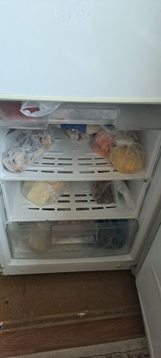 Продам Холодильник LG