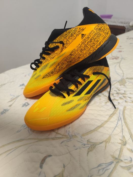 Vând ghete fotbal Adidas model Messi