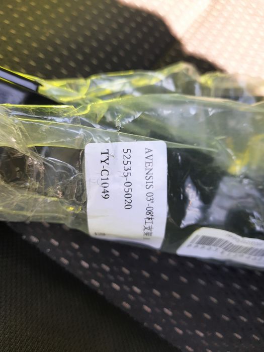 Водачи за предна броня тойота авенсис