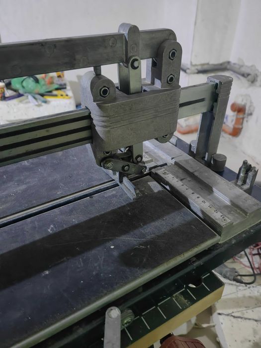 Продавам машина за рязане на плочки TopLine