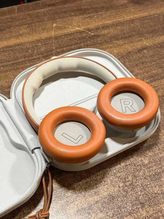 Блутут слушалки Bang & Olufsen Beoplay HX (Timber)
