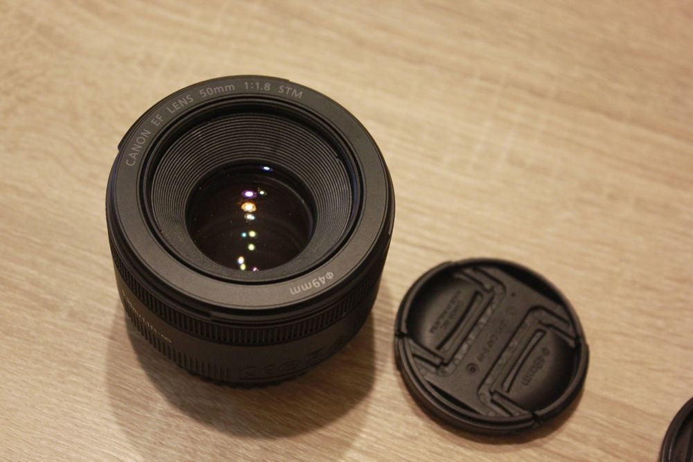 Обектив Canon EF 50mm f/1.8 STM + мини статив Kaiser