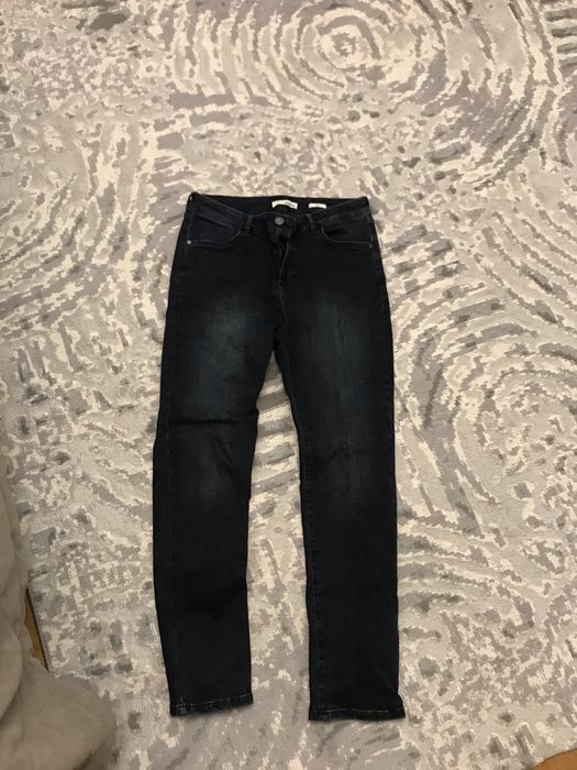 Продам женские джинсы