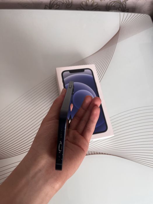 Айфон 12 с каробкой