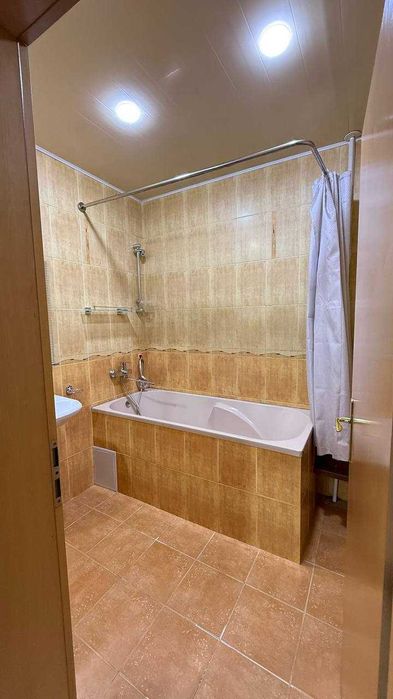 Банковская, ор-р NRG Oybek, Шох.мед. центр 4/7/9 182+10м2 VP