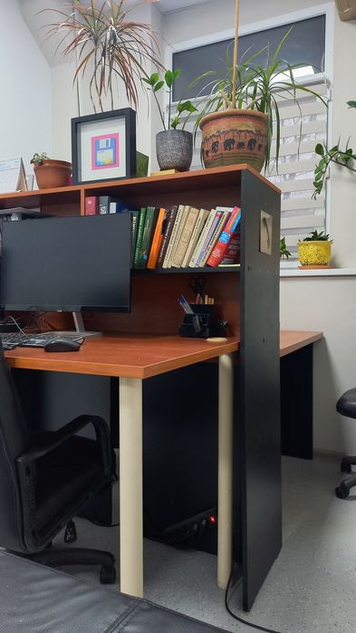 Офисный стол со шкафом