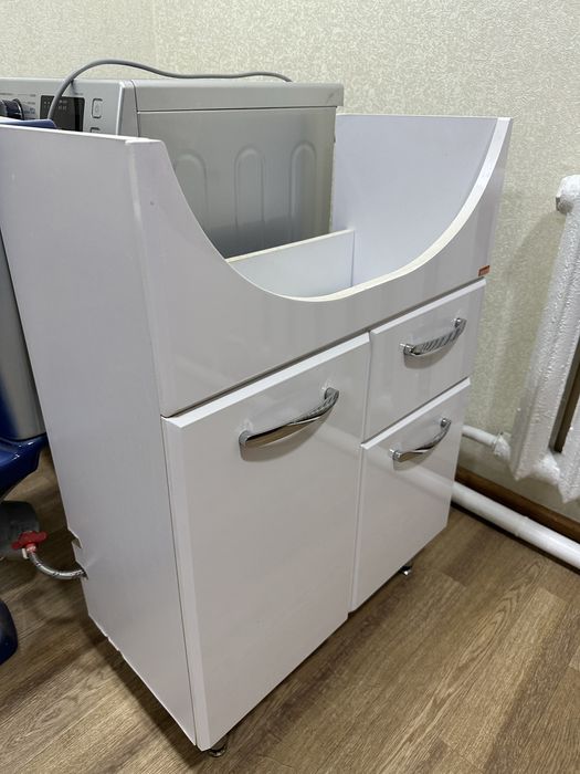 Для ванны тумба и шкаф