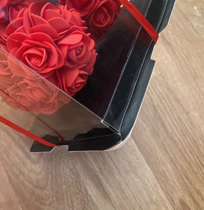 Ursuleț din trandafiri roșii
