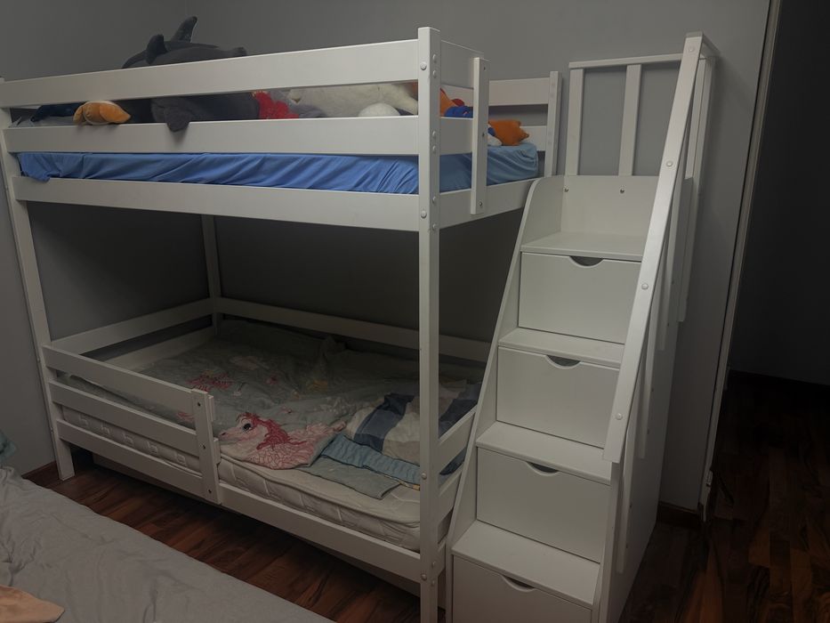 Продаю двухьярусную кровать