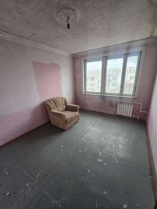 Срочно продаётся 3 комната на 5 этаже самкоч югославске дом