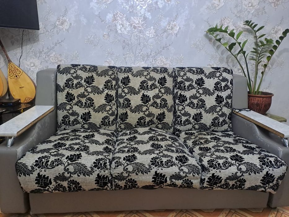 Продам диван в хорошем состояний